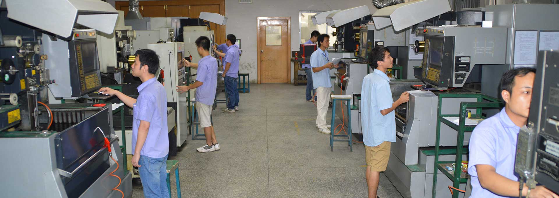 plastic mold manufacturing workshop