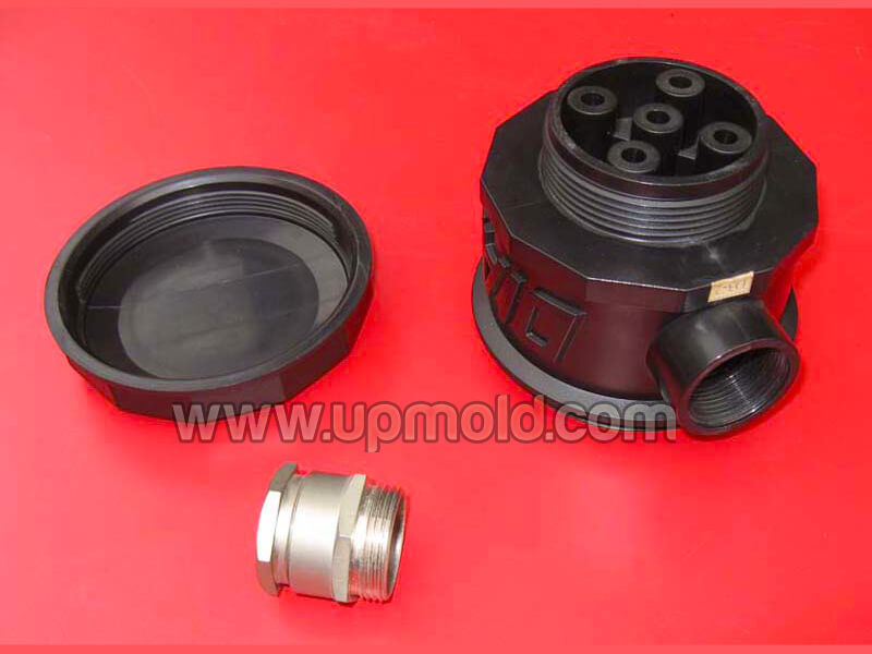 unsrewing-plastic-injection-molded-component